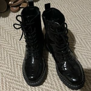 Combat boots